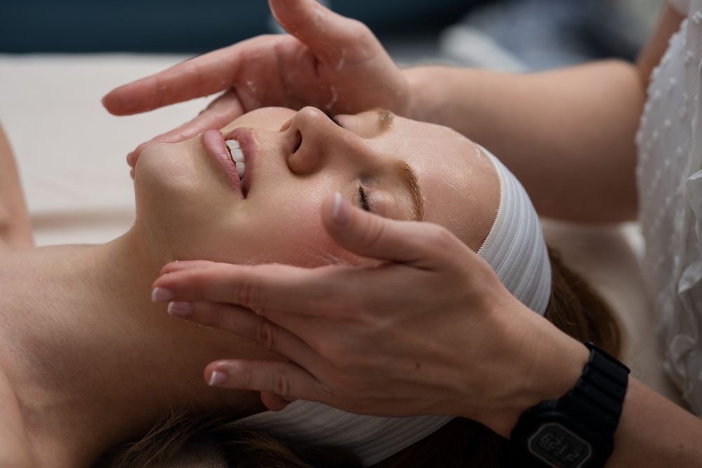 Curso de higiene e hidratación de la piel del rostro y cuerpo